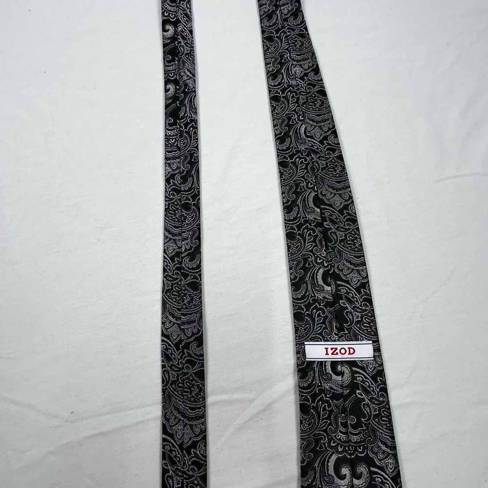 Izod Black and‎ Silver Paisley Tie - Picture 6 of 7